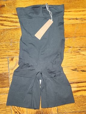 SKIMS EVERYDAY SCULPT HIGH-WAISTED MID THIGH SHORT